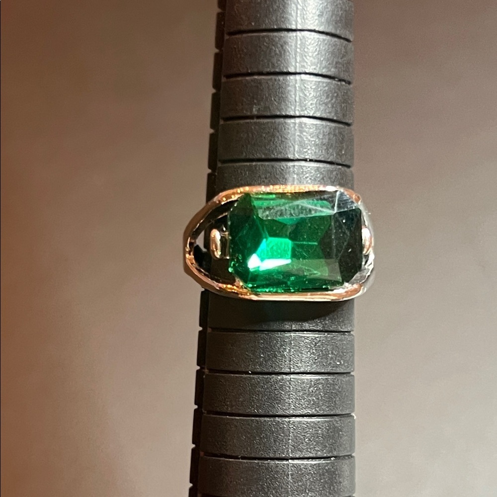 Vintage Style Green Rhinestone Ring
